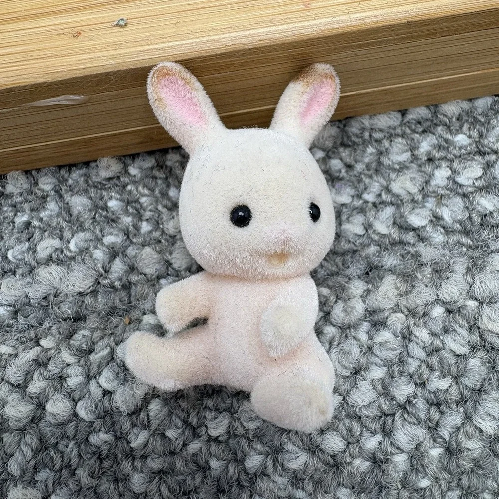Sylvanian Families Calico Critters Chocolate Rabbit Family VTG Disc